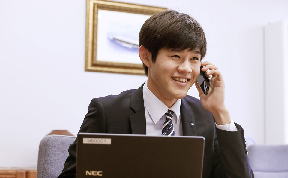 商談中の片田さん